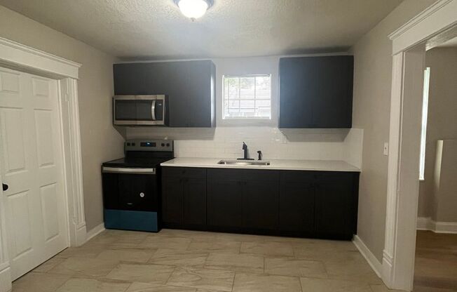 3 beds, 1 bath, $1,300