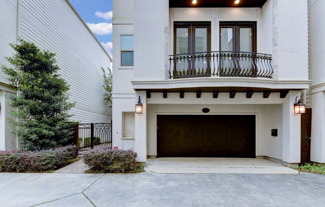 Beautiful 3 bedroom/3.5 bath Mediterranean home