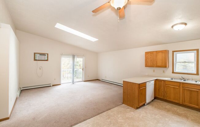 2 beds, 1 bath, 1,000 sqft, $1,195, Unit 215H-37