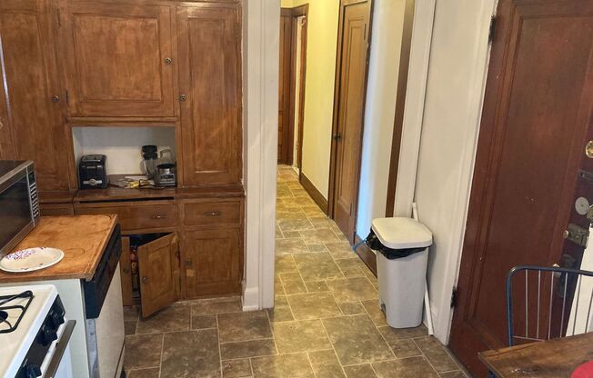 2 beds, 1 bath, 1,100 sqft, $1,295, Unit 18