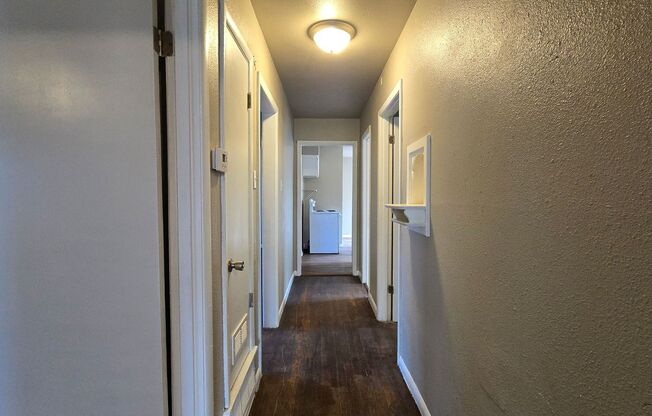 3 beds, 1 bath, $1,100