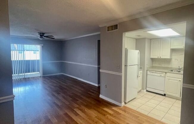 2 beds, 1 bath, $1,295