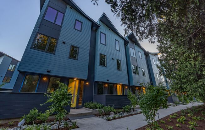 Riverside Townhomes - Waterfront Living in Vancouver