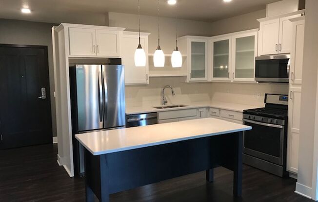 1 bed, 1 bath, 633 sqft, $1,625, Unit 429