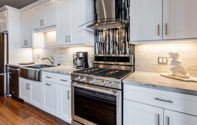 1050 W Monroe 33rd Flr