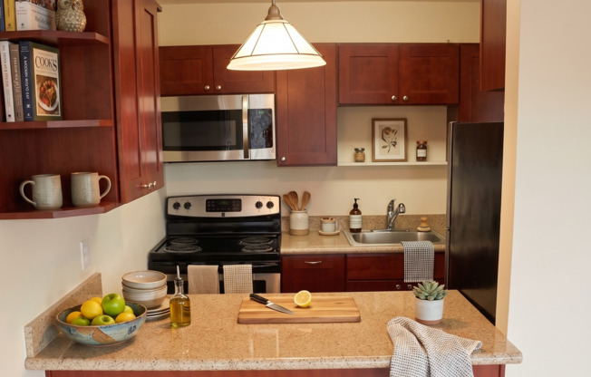 3 beds, 1 bath, $2,895, Unit R-412