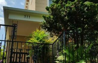 1 bed, 1 bath, 700 sqft, $4,950