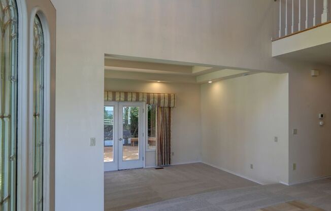 4+ Bedroom with Great Entertaining Wrap Around Decks with VIEW of PUGET SOUND!!