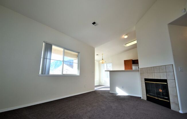 Cute & Cozy Apartment with One Car Garage in Strawberry Field