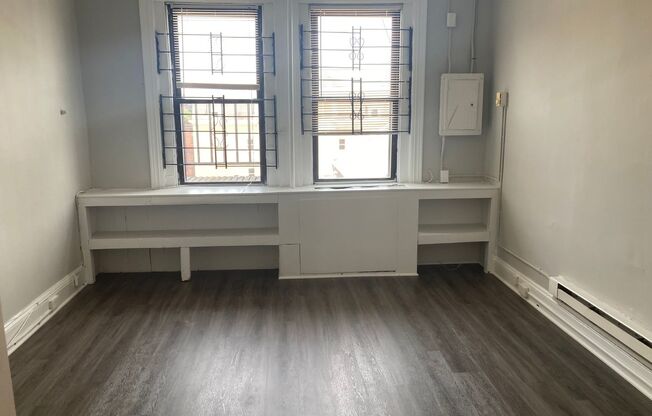 1 bed, 1 bath, 700 sqft, $1,349, Unit 42-3