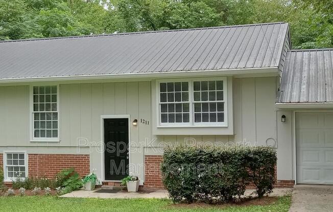 1211 TIMBERLANE DR