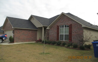 *RIVERBROOK SUBDIVISION*LOVELY BRICKHOME*3/2*