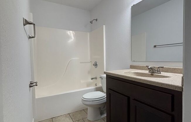 2 beds, 1.5 baths, 1,049 sqft, $1,295, Unit 220-1C ORM