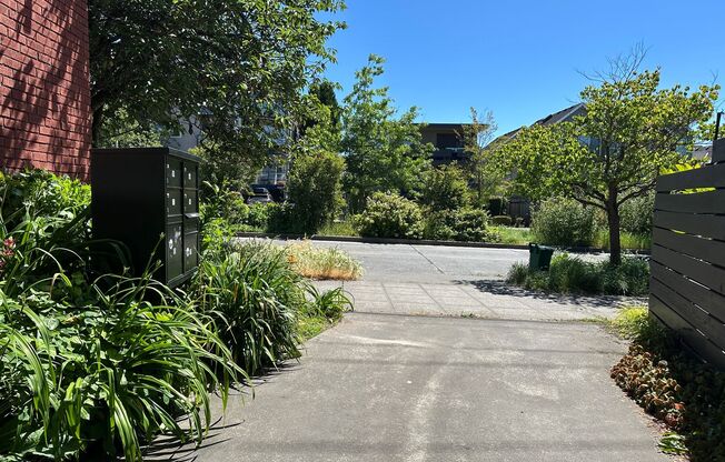 Ballard Perfection - 3 bed/3.5 Bath Updated Townhouse