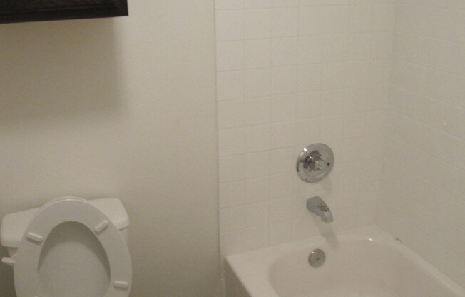 2 beds, 1 bath, $1,195