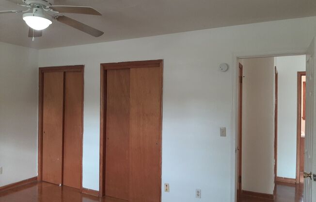 2 beds, 1 bath, 903 sqft, $1,250, Unit B-1