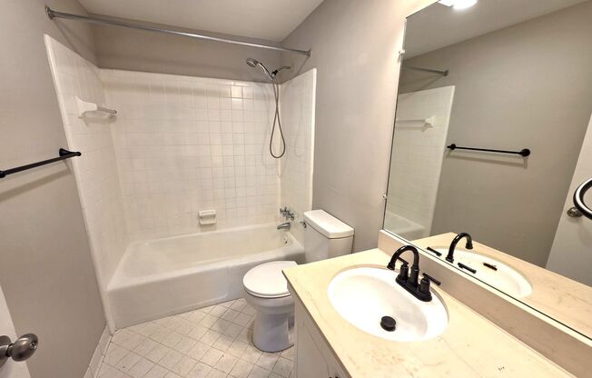 Adorable Two Bedroom in South Park!