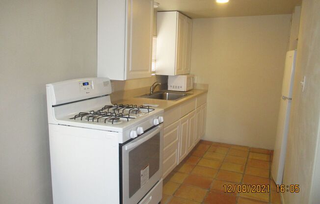 1 bed, 1 bath, $1,100, Unit Unit 14