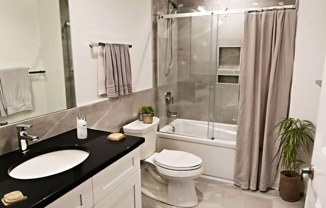 3 beds, 2 baths, 1,215 sqft, $4,800, Unit 3833-301