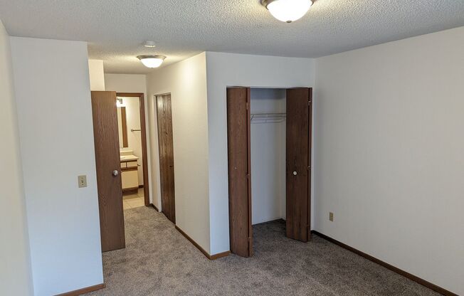 2 beds, 2 baths, 930 sqft, $1,050, Unit 240-105