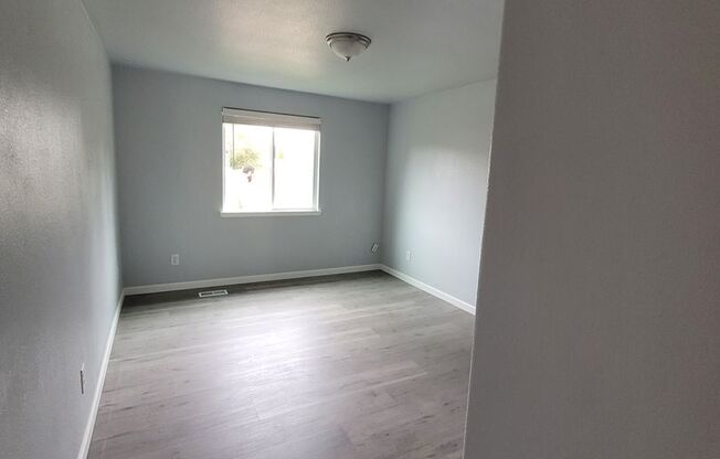 2 beds, 1 bath, $1,695, Unit Unit A