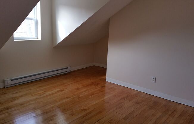 4 beds, 1 bath, $1,700