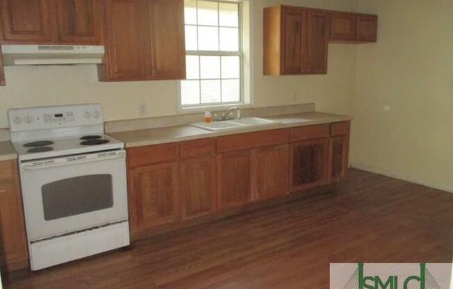 3br/2ba - Single Family Home