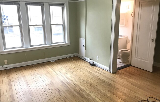 Studio, 1 bath, $825, Unit 08