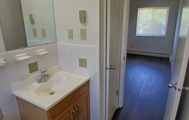1 bed, 1 bath, 650 sqft, $810, Unit 4021NOT