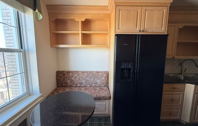 3 beds, 2 baths, 1,952 sqft, $3,200, Unit Royal York 916