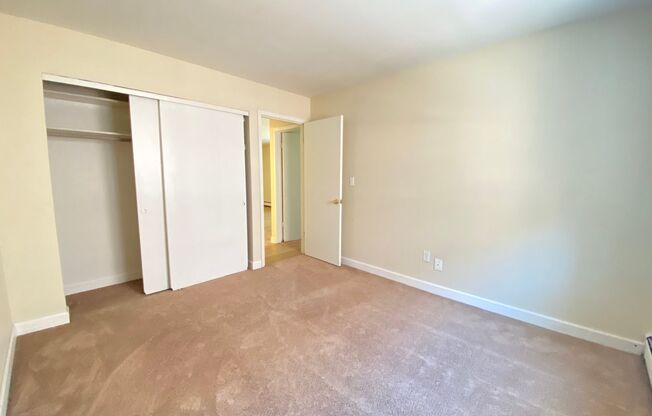 2 beds, 1 bath, $1,375, Unit 307