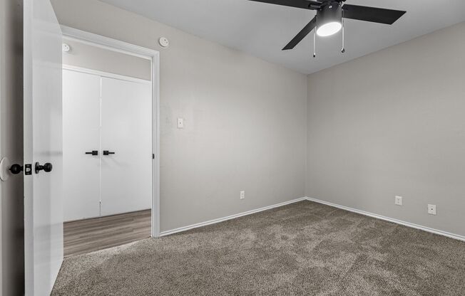 2 beds, 1 bath, $1,375, Unit 115