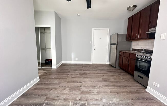 Studio, 1 bath, 350 sqft, $1,175, Unit 4756-211
