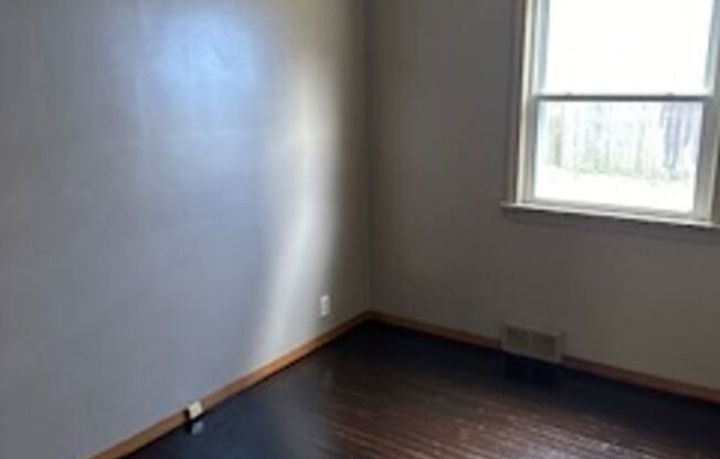 3 beds, 1 bath, $995