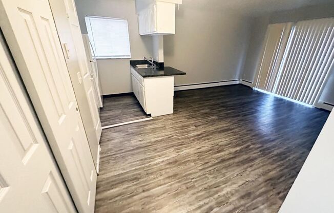 1 bed, 1 bath, 560 sqft, $825, Unit 611-13