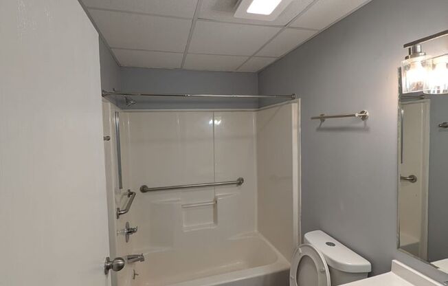 2 beds, 1 bath, 775 sqft, $1,100, Unit 238