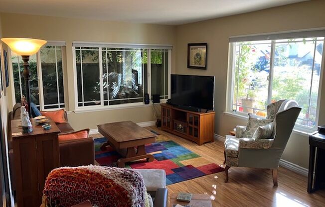 3 bed, 2 bath - First time rental in Central Simi Valley