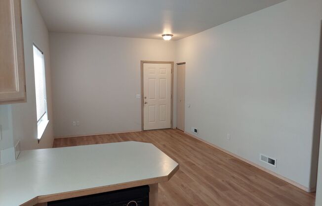 2 beds, 1 bath, $2,000