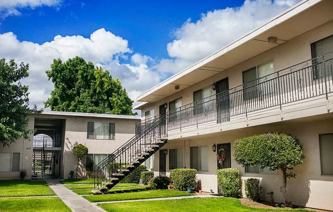 Clovis Courtyard Exterior
