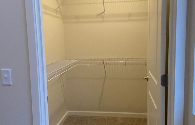3 beds, 2 baths, 1,211 sqft, $2,400, Unit 3910-202