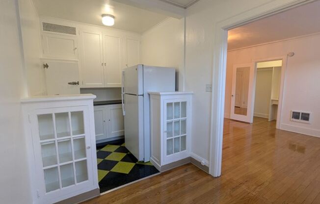 Studio, 1 bath, 525 sqft, $1,299, Unit 103