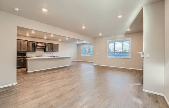 Stunning design and spacious floor plan nestled in the amazing Tahoma Ridge neighborhood.