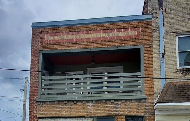 Beautiful 2BR/1BA Apartment with Utilities Included – Prime Downtown Location