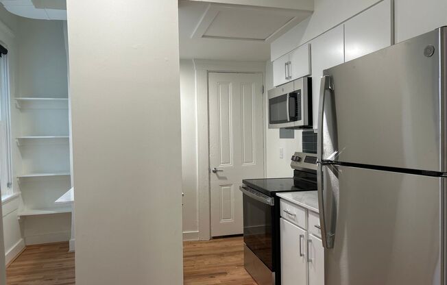 2 beds, 1 bath, 845 sqft, $1,600, Unit 2