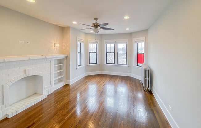 2 beds, 1 bath, 1,105 sqft, $2,550, Unit 2211-3