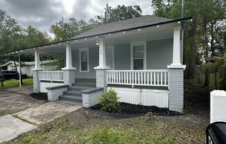 The Picture Perfect 5 Bedroom 2 Bath-West Jacksonville!