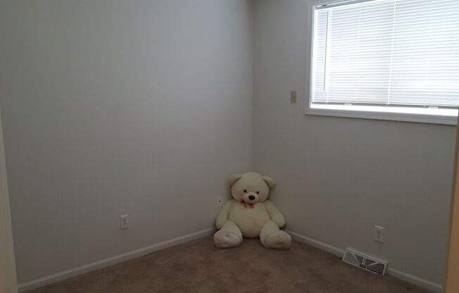 2 beds, 1 bath, 800 sqft, $999, Unit 105