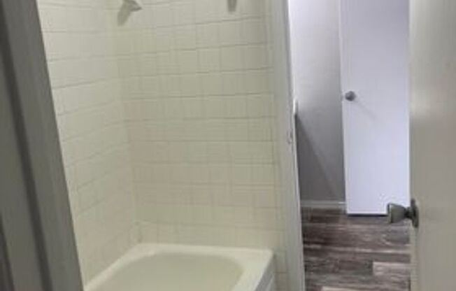 2 beds, 1 bath, 900 sqft, $1,051, Unit 16D