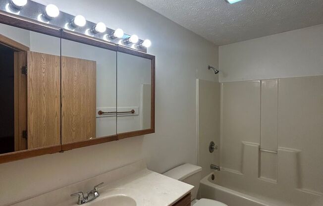 4 beds, 2 baths, $1,300, Unit 2204 SR 26 W-Unit 2