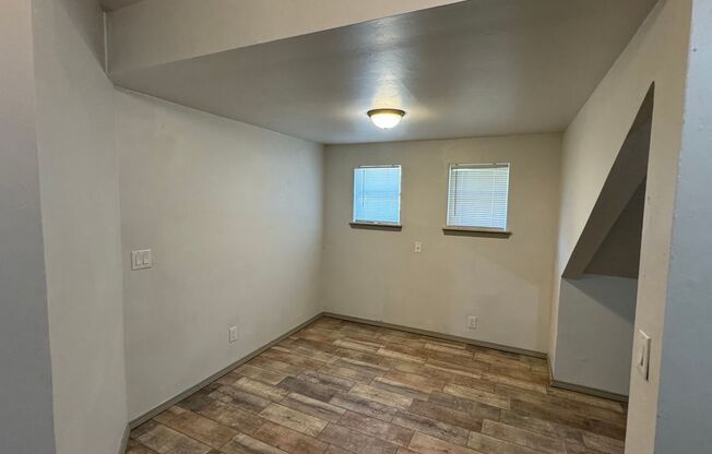 3 beds, 2 baths, $1,295